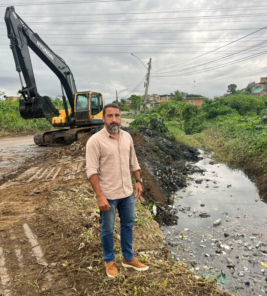 Secretaria de Meio Ambiente de Belford Roxo realiza Limpeza e desassoreamento do Canal dos Colonizadores