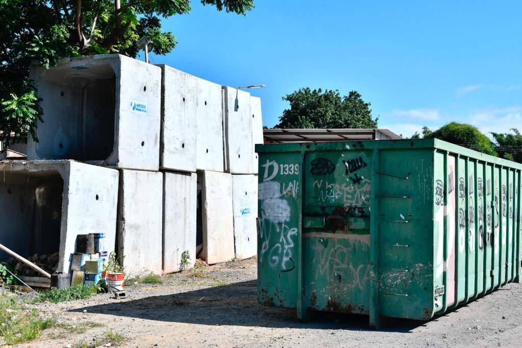 Prefeitura de Belford Roxo fiscaliza centro de reciclagem com sinais de irregularidades no bairro São Francisco de Assis