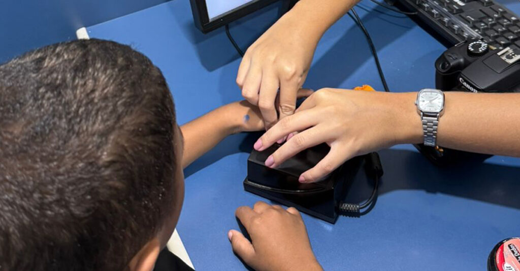 Programa Protegendo o Futuro garante carteira de identidade para alunos de Belford Roxo