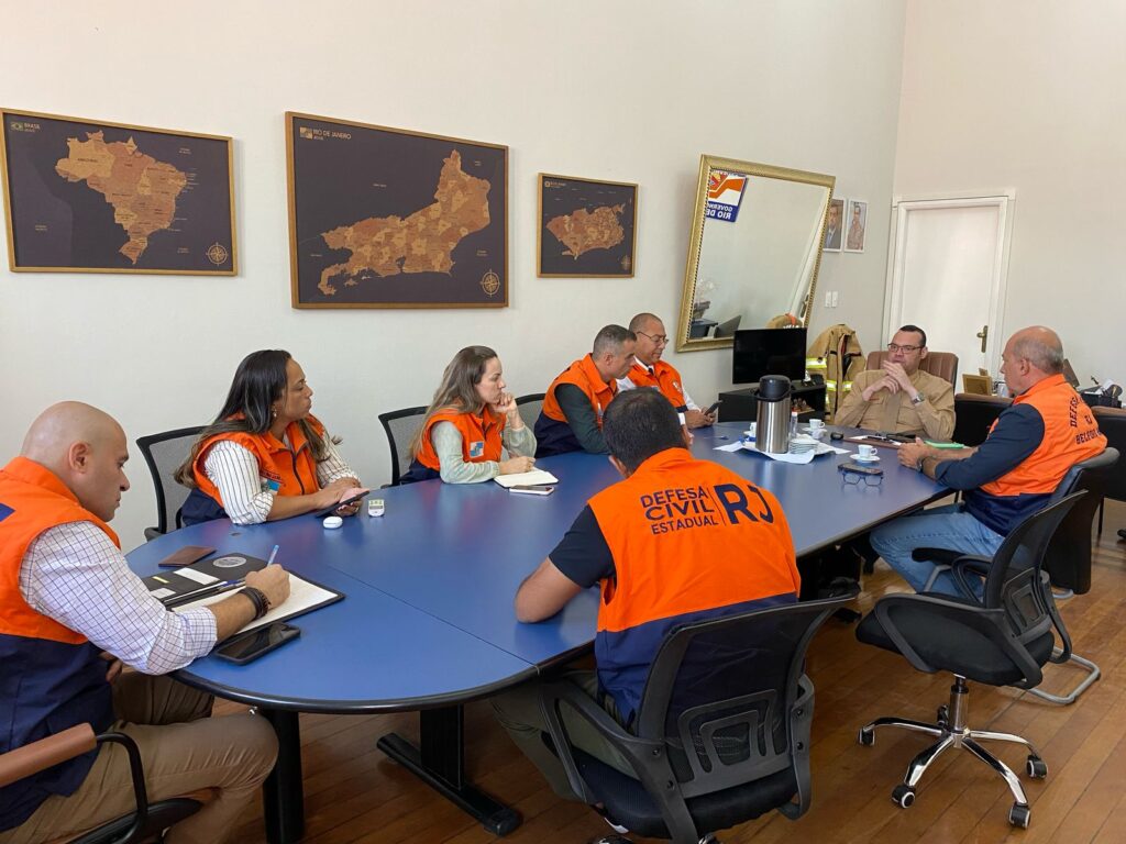 Defesa Civil de Belford Roxo participa de reunião no quartel central do Corpo de Bombeiros