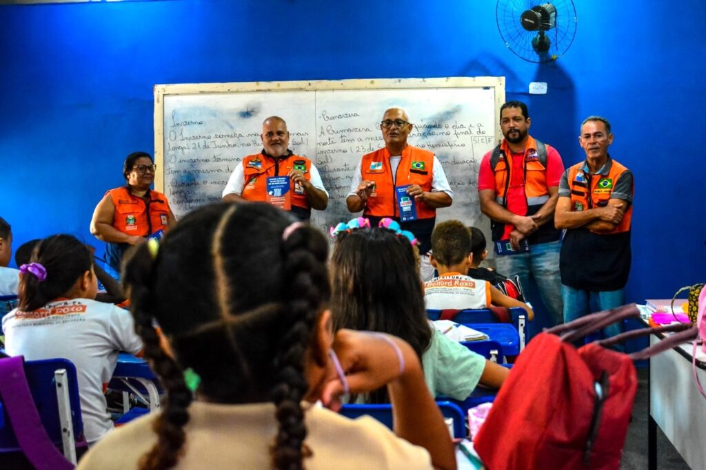 Defesa Civil de Belford Roxo realiza ação educativa em CIEP com reforço aos alunos dos alertas meteorológicos via SMS