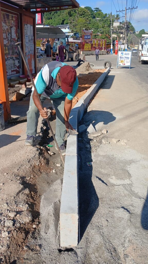 Prefeito Márcio Canella acompanha mutirão pelas ruas de Belford Roxo