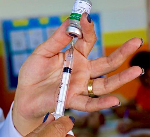 Belford Roxo vacina alunos nas escolas municipais