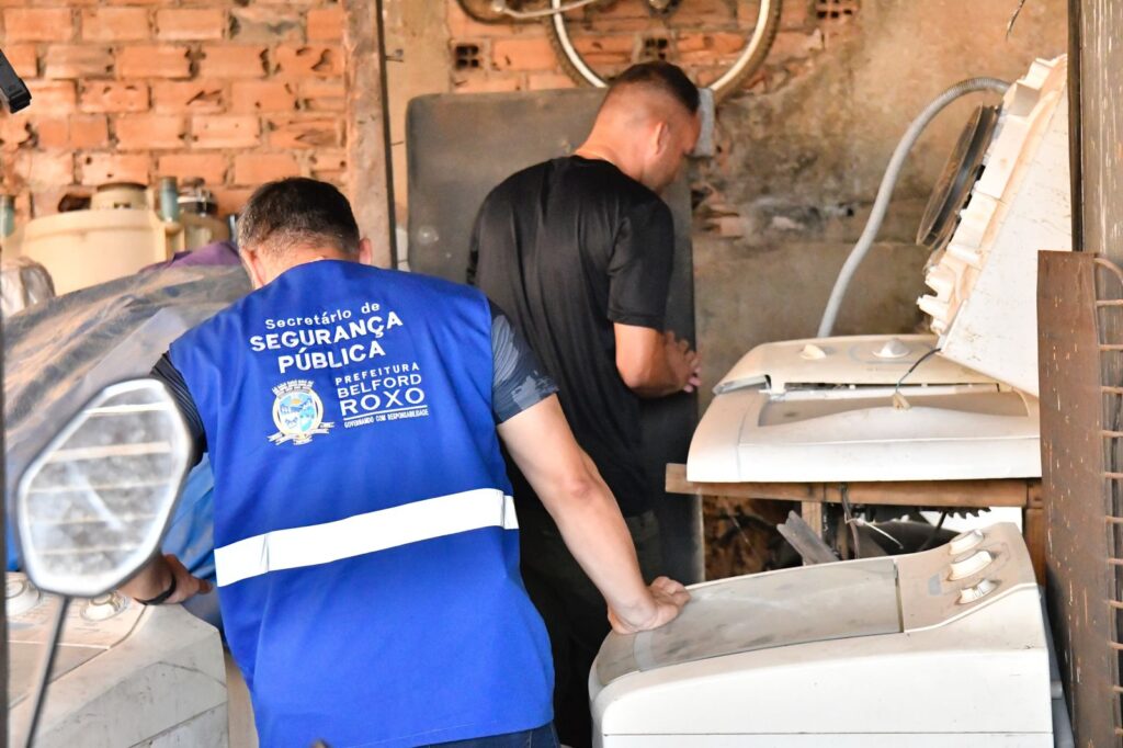 Prefeitura e Polícia Militar fazem operação para combater ferros-velhos irregulares