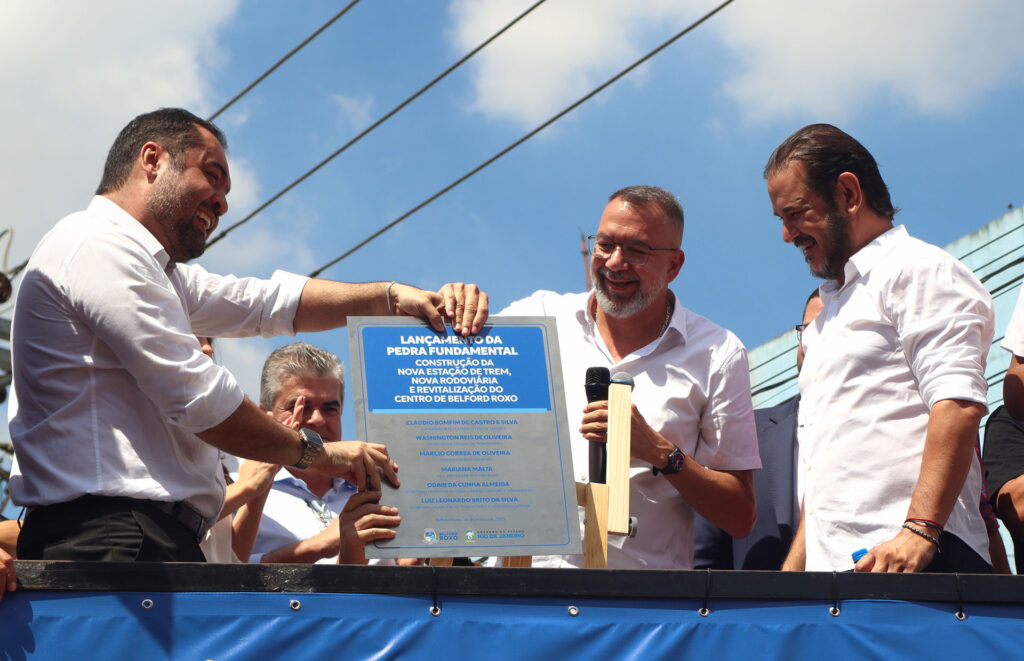 Cláudio Castro e Márcio Canella lançam pedra fundamental da revitalização do centro, construção de rodoviária e do recuo da estação
