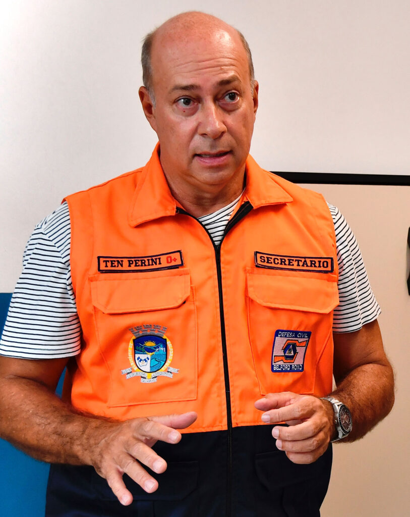 Defesa Civil de Belford Roxo divulga número para envio de mensagens por SMS