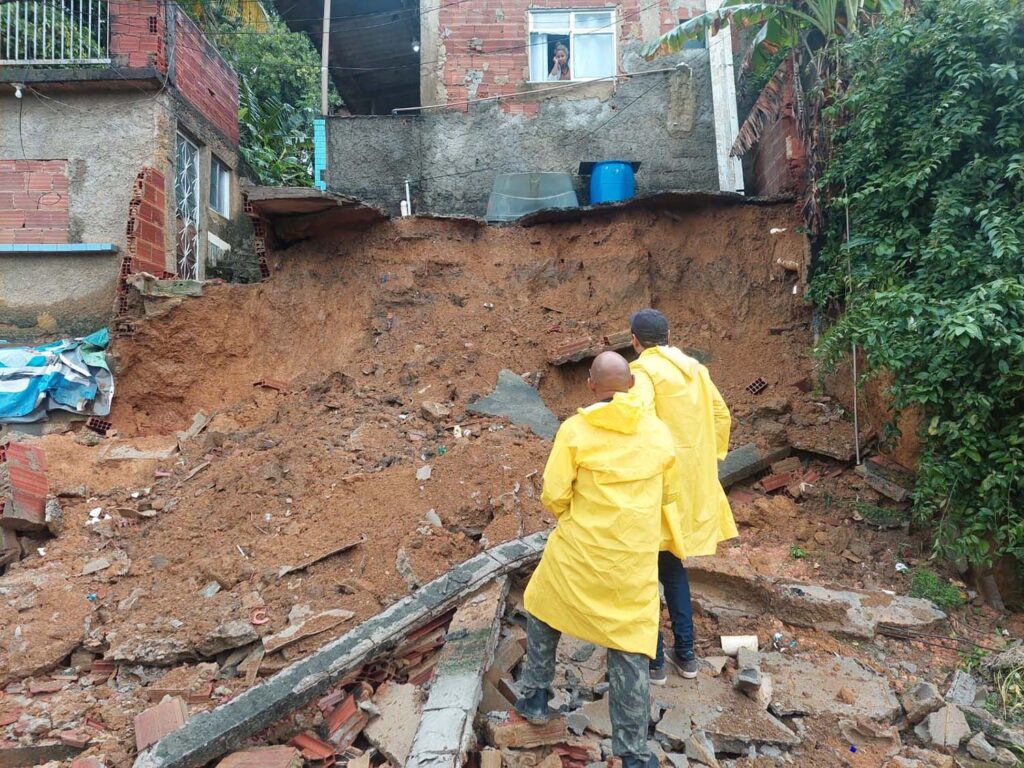 Defesa Civil de Belford Roxo segue de prontidão para minimizar os danos causados pelas chuvas