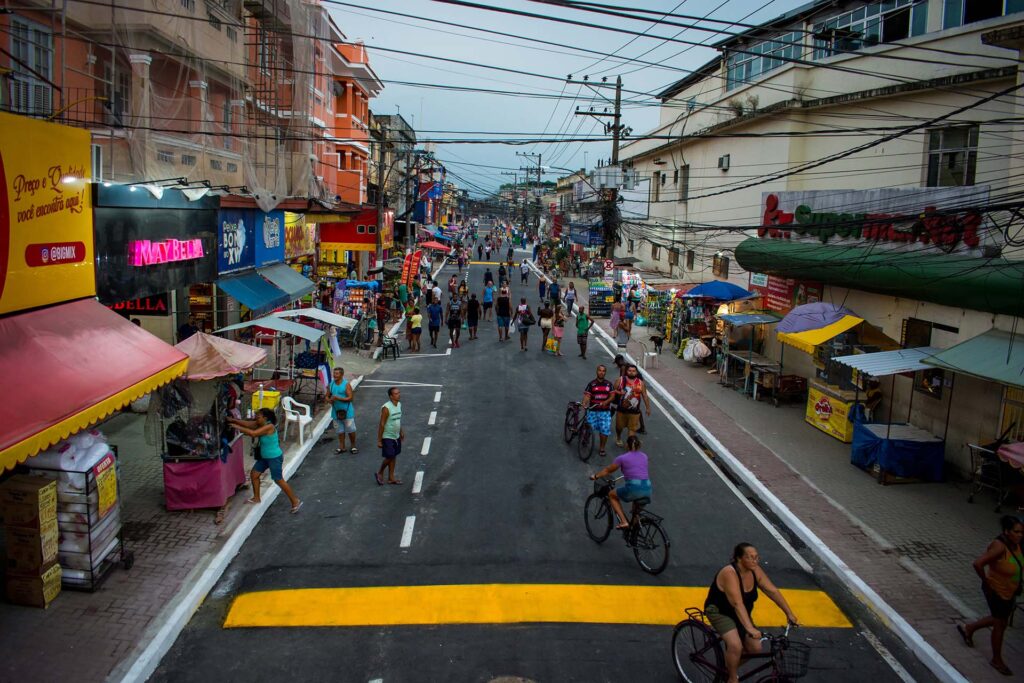 Márcio Canella reabre trecho da Estrada Manoel de Sá para melhorar movimento no centro comercial do Lote XV