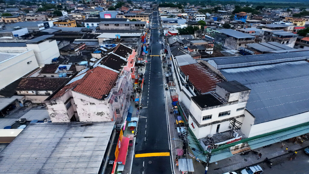 Márcio Canella reabre trecho da Estrada Manoel de Sá para melhorar movimento no centro comercial do Lote XV