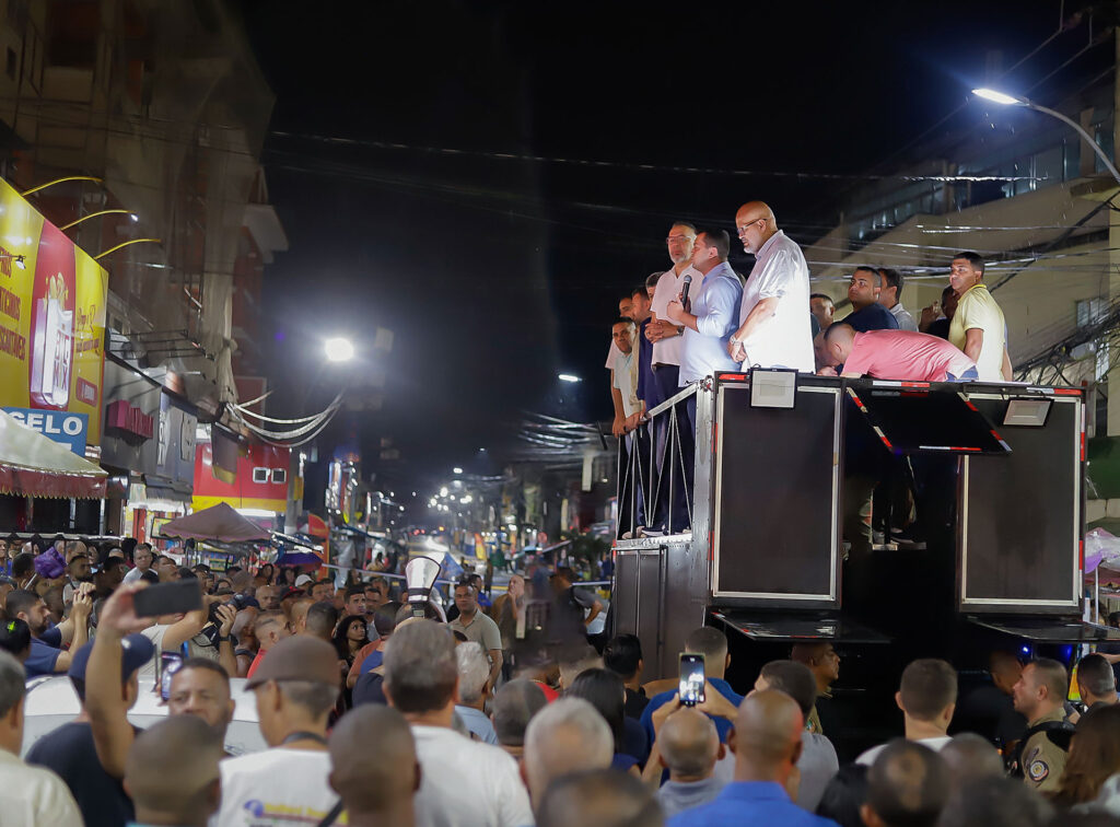 Márcio Canella reabre trecho da Estrada Manoel de Sá para melhorar movimento no centro comercial do Lote XV