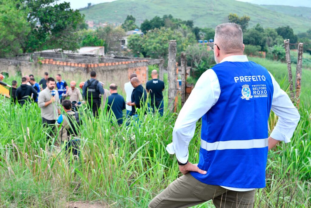Operação conjunta da Prefeitura de Belford Roxo, Polícias Militar e Civil localiza cemitério clandestino do tráfico na Caixa D´água