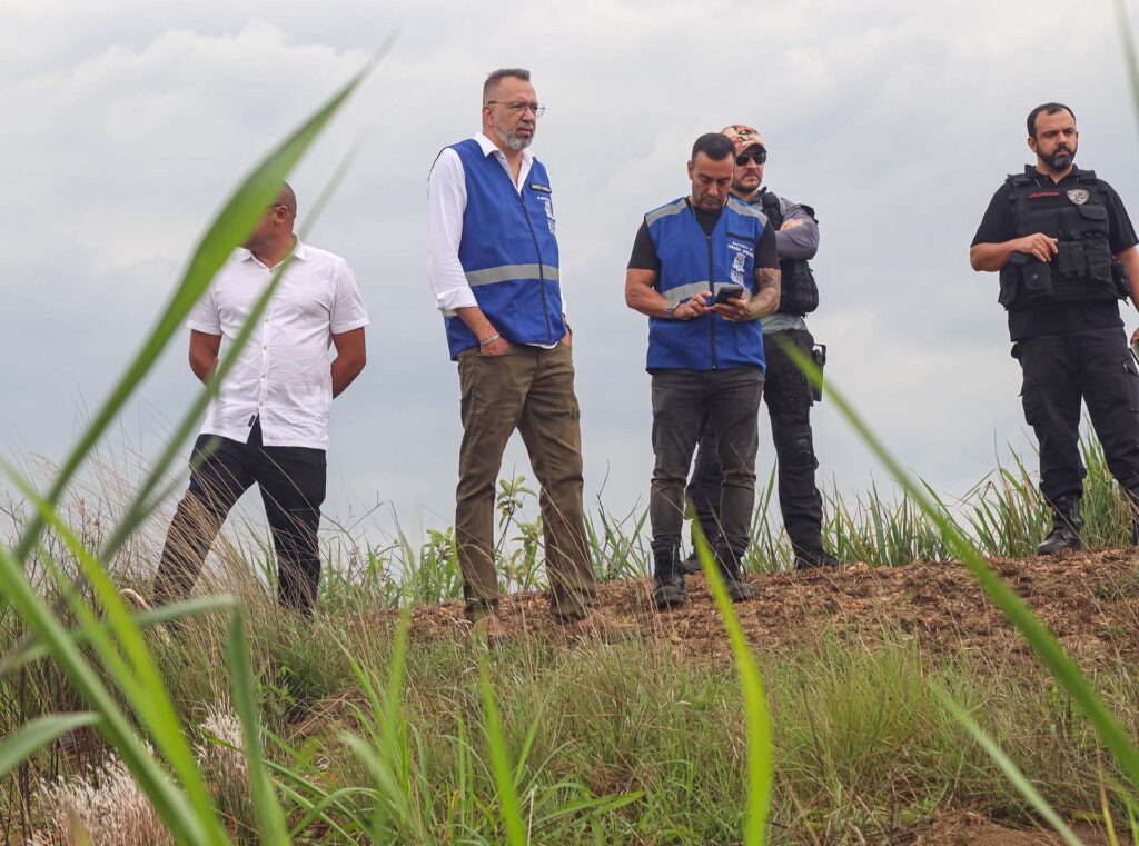 Operação conjunta da Prefeitura de Belford Roxo, Polícias Militar e Civil localiza cemitério clandestino do tráfico na Caixa D´água