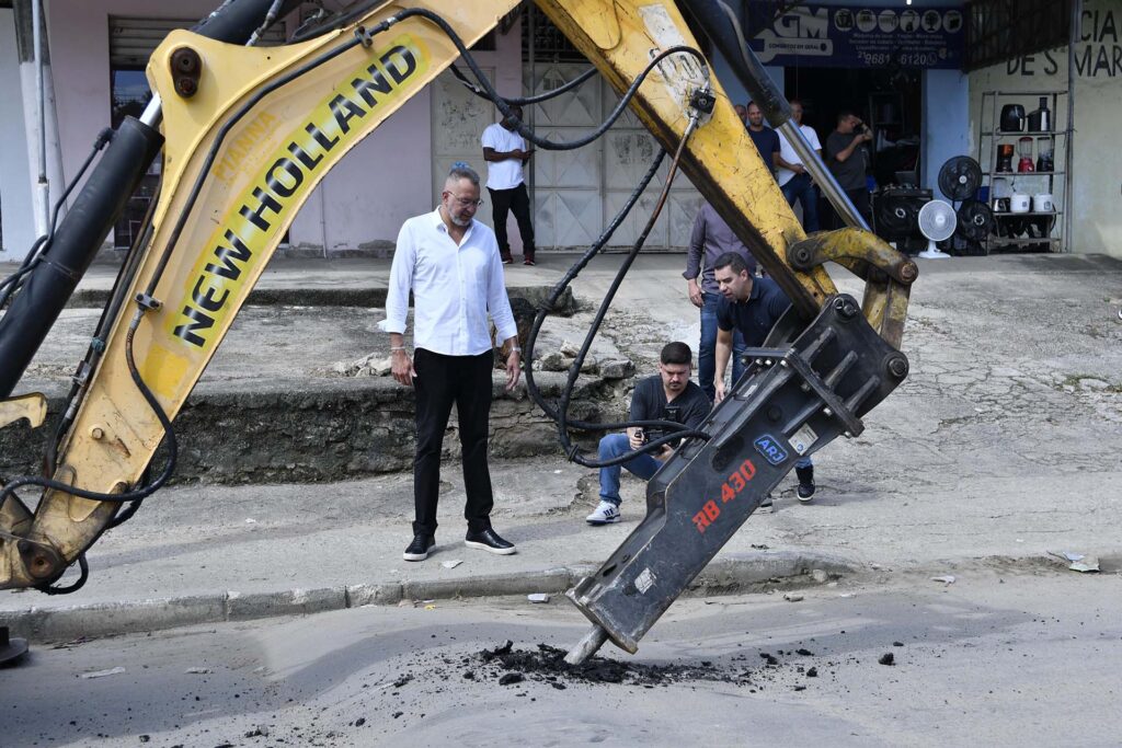 Prefeito Márcio Canella abre caminhos em Belford Roxo