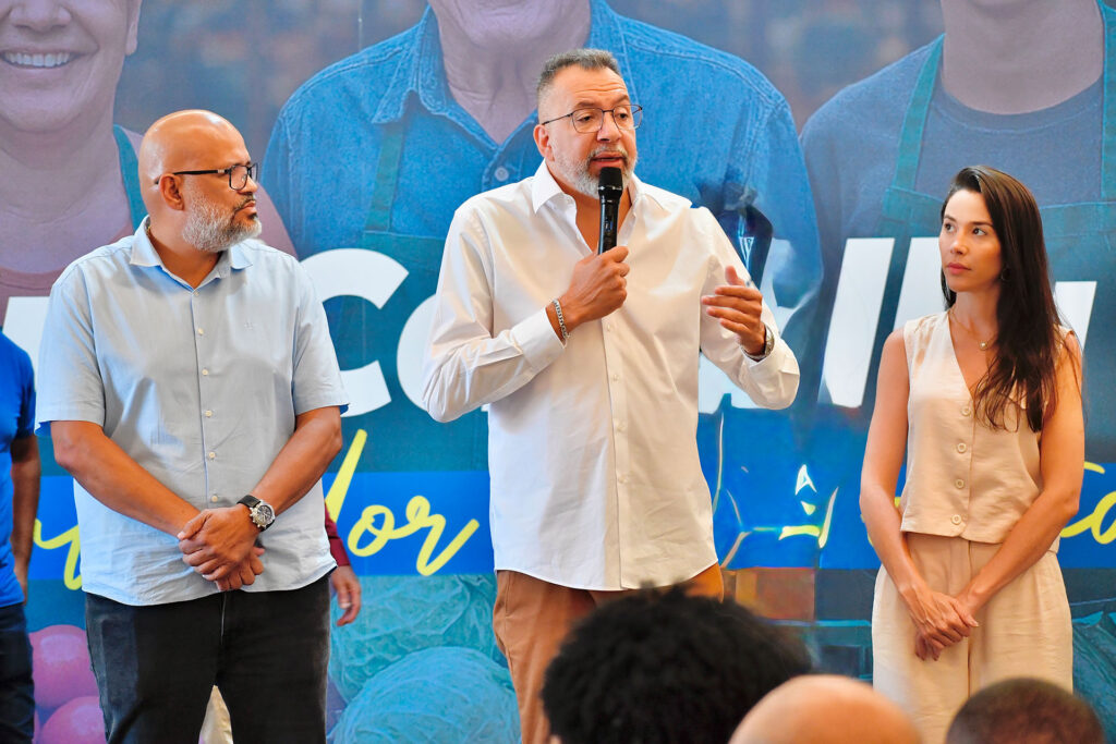 Prefeito Márcio Canella se reúne com camelôs, feirantes, donos de trailers e avisa que irá continuar combatendo a extorsão