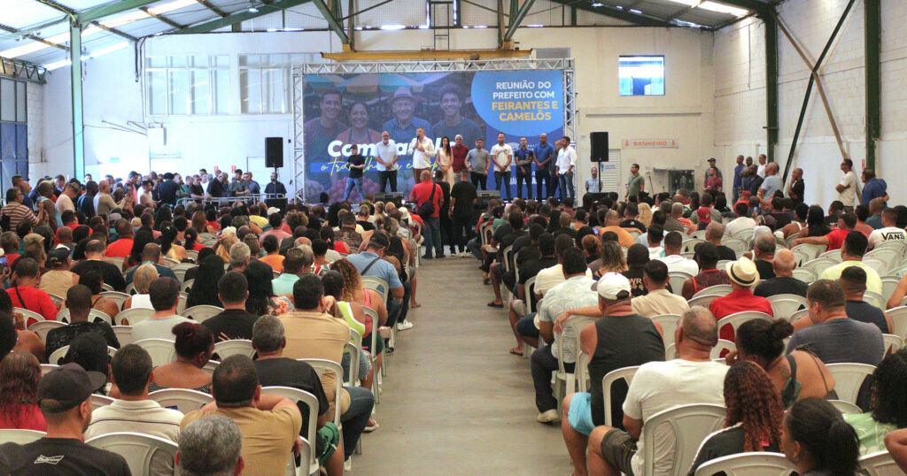 Prefeito Márcio Canella se reúne com camelôs, feirantes, donos de trailers e avisa que irá continuar combatendo a extorsão