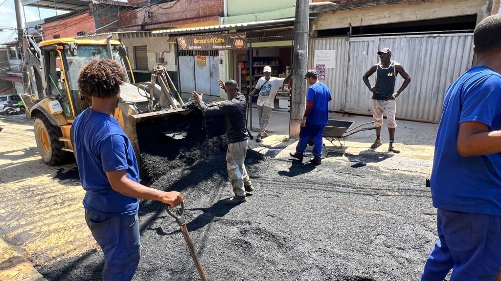 Prefeitura asfalta ruas no Vasco e faz limpeza nos bairros Heliópolis, Xavantes e Piam