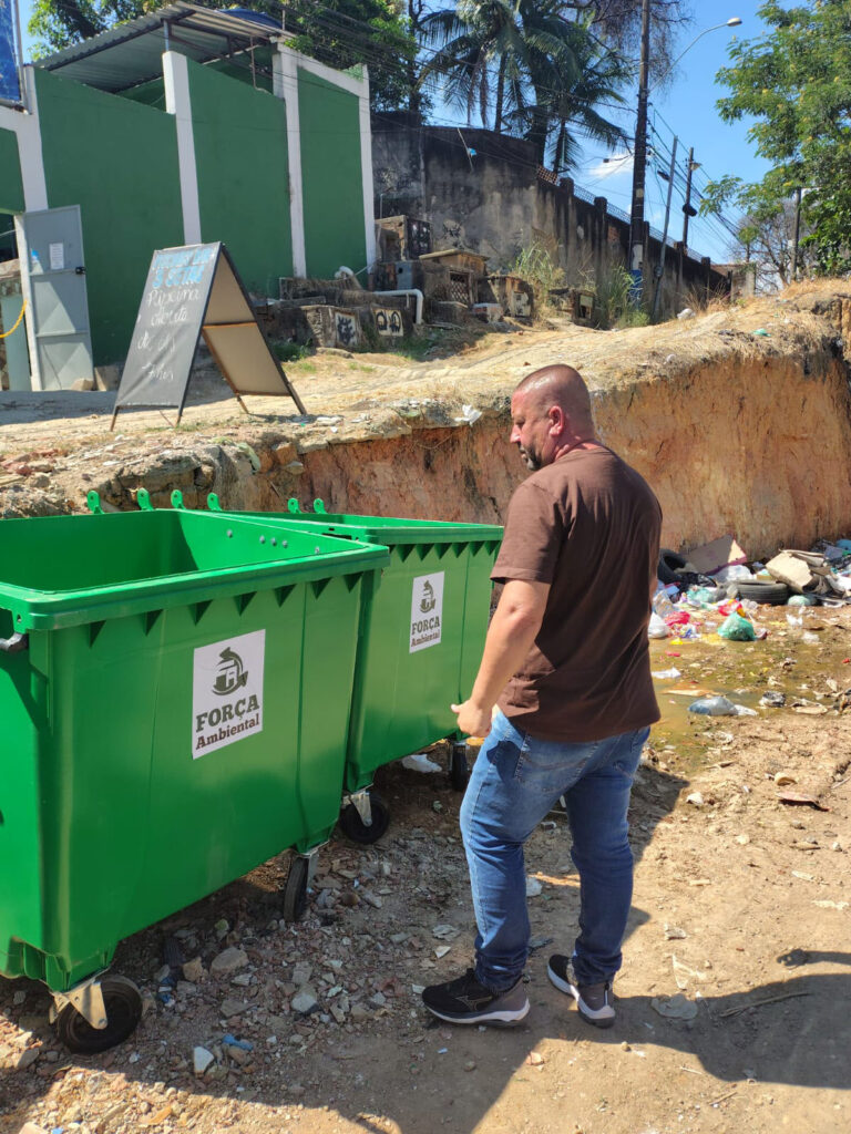 Prefeitura de Belford Roxo instala contêineres para armazenar lixo nos acessos da cidade