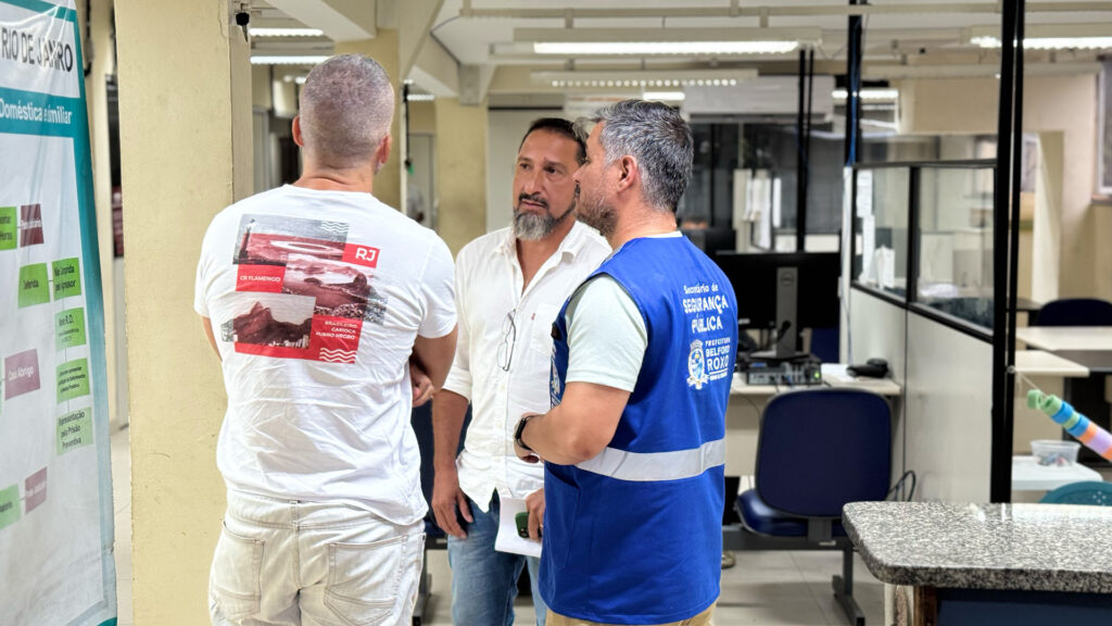 Prefeitura de Belford Roxo multa dono do veículo utilizado por descarte irregular de lixo no Rio Botas em R$ 50 mil