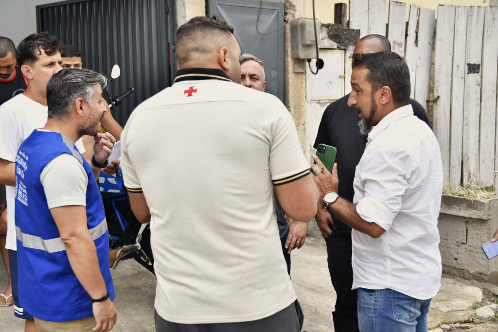 Prefeitura de Belford Roxo multa dono do veículo utilizado por descarte irregular de lixo no Rio Botas em R$ 50 mil