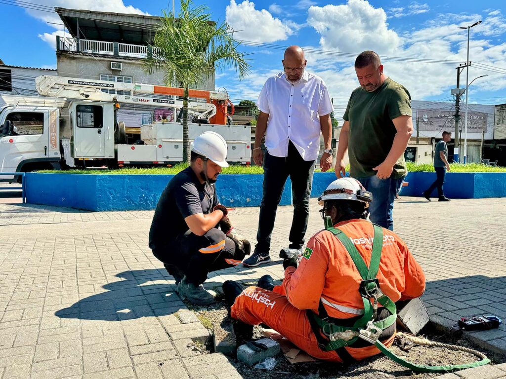 Prefeitura troca pontos de leds queimados e inicia pavimentação em ruas do Barro Vermelho