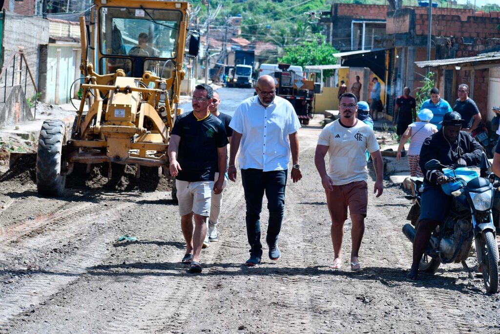 Prefeitura troca pontos de leds queimados e inicia pavimentação em ruas do Barro Vermelho