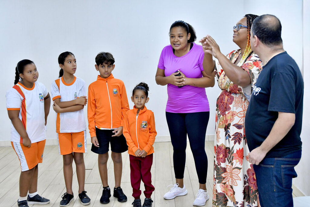 Secretaria de Educação de Belford Roxo implanta aulas de Libra para funcionários da Rede Municipal