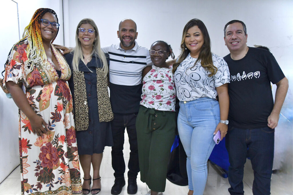 Secretaria de Educação de Belford Roxo implanta aulas de Libra para funcionários da Rede Municipal