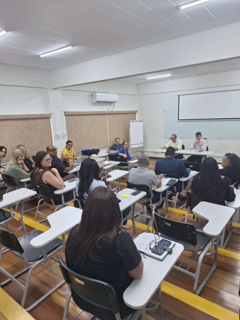 Secretária de Educação de Belford Roxo participa de Reunião de secretários municipais e da FRIPERJ