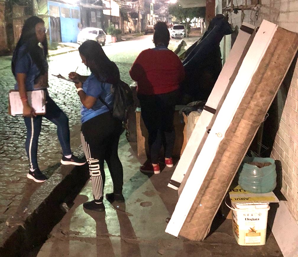 Equipe multidisciplinar vai para o centro de Belford Roxo fazer abordagem social noturna