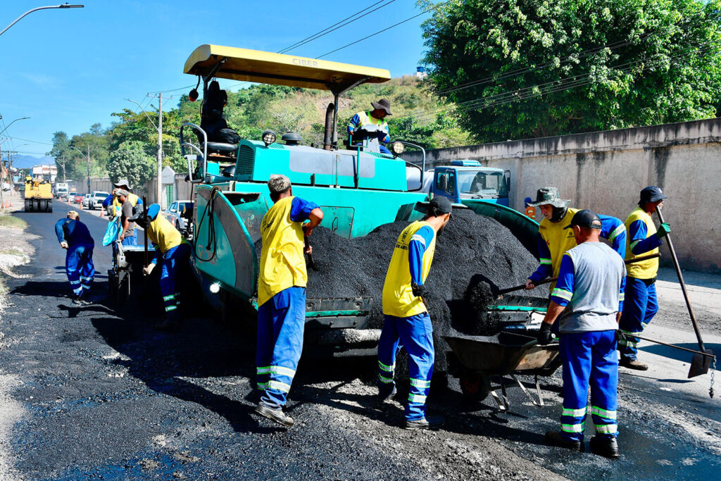 Avenida Automóvel Clube está de cara nova com obras de asfaltamento e revitalização