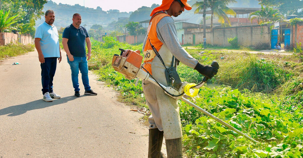 Secretaria de Serviços Públicos realiza mutirão de limpeza nas vias que receberão o programa Tarifa Zero no Jardim Gláucia