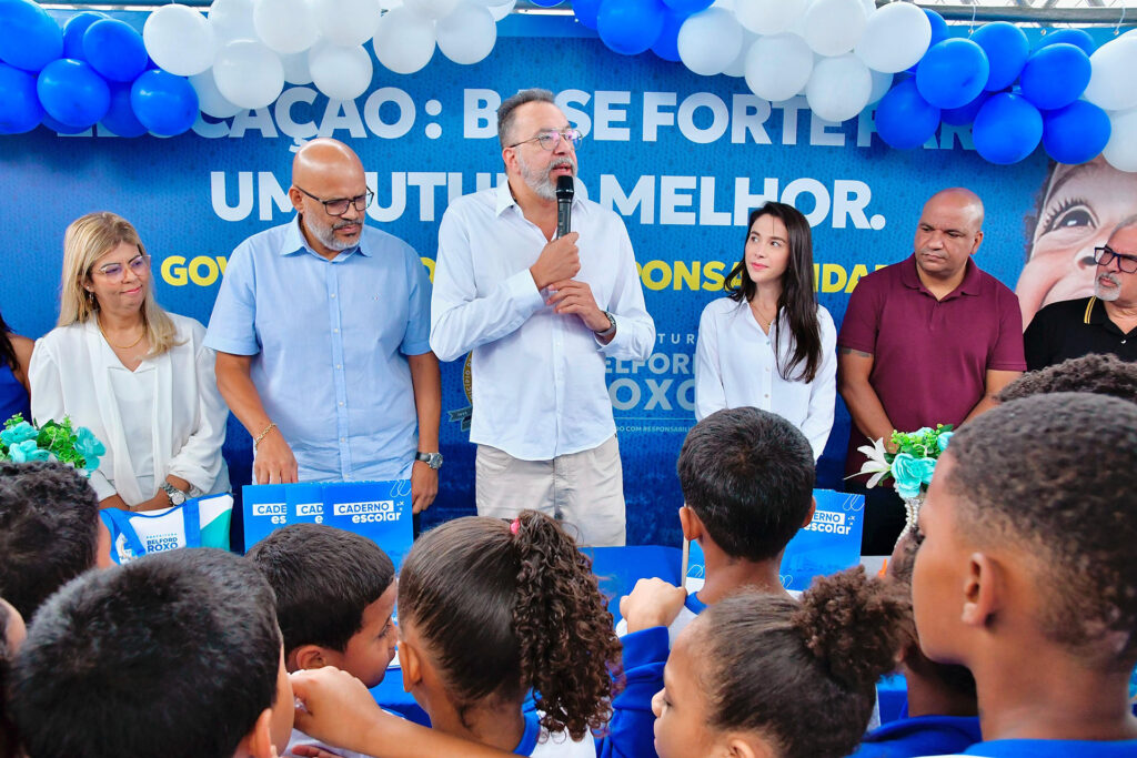 Prefeito Márcio Canella entrega novos kits escolares e uniformes para os alunos da rede municipal de ensino