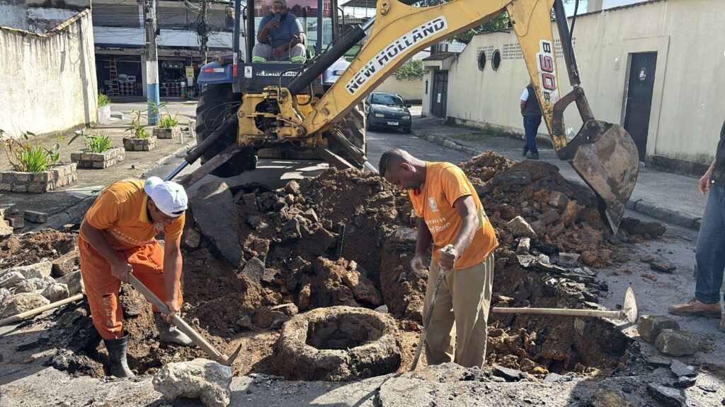 Secretaria Municipal de Conservação realiza mutirão de limpeza e desobstrução de bueiros no final de semana