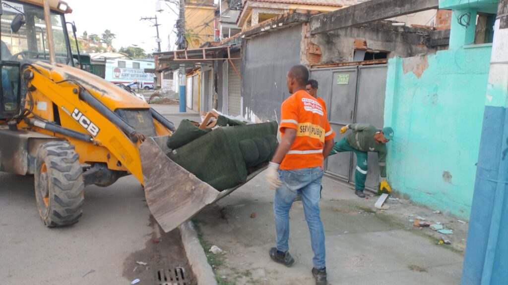 Prefeitura faz mutirão de limpeza e de diversos serviços em vários bairros