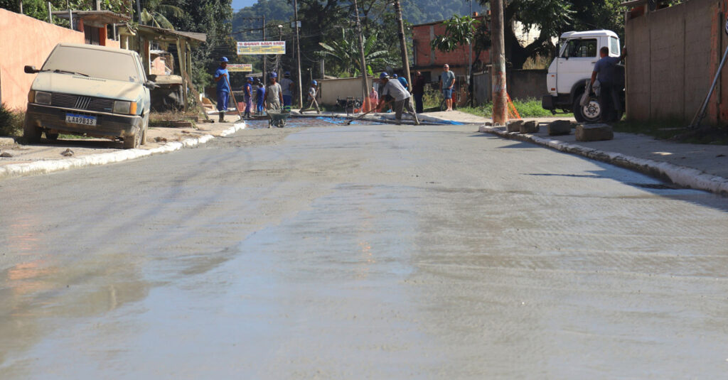Bairros que receberão a nova linha do Ônibus Tarifa Zero recebem obras de concretagem