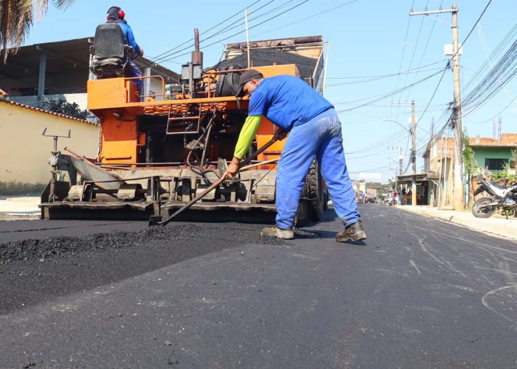 Ruas do bairro Xavantes recebem obras de revitalização e novo asfalto