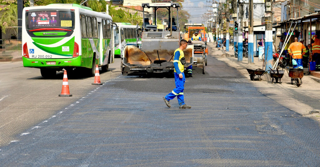 Avenida Joaquim da Costa Lima e Bob Kennedy recebem novo asfalto e iluminação de led