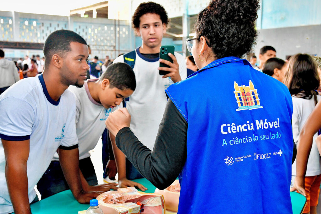 Projeto Ciência Móvel do Museu da Vida Fiocruz une ciência, cultura e diversão em Belford Roxo