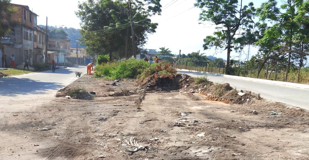 Secretaria de Conservação realiza mutirão de limpeza e troca de tampas de bueiros em vários bairros