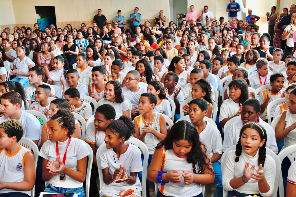 Proerd forma 198 alunos na Escola Municipal Tenente Mozart Pereira dos Santos