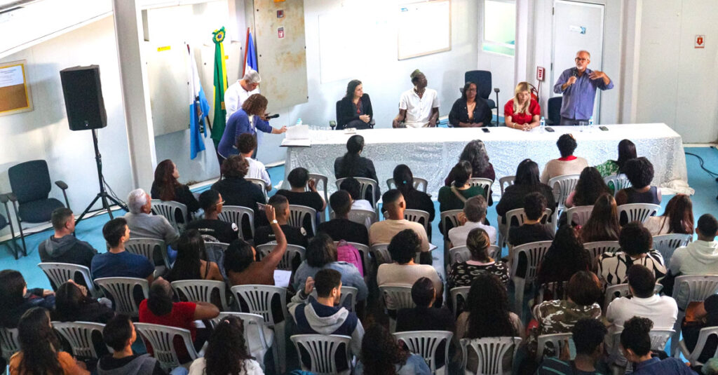 Polo Cederj Belford Roxo reúne novos estudantes na aula inaugural do segundo semestre