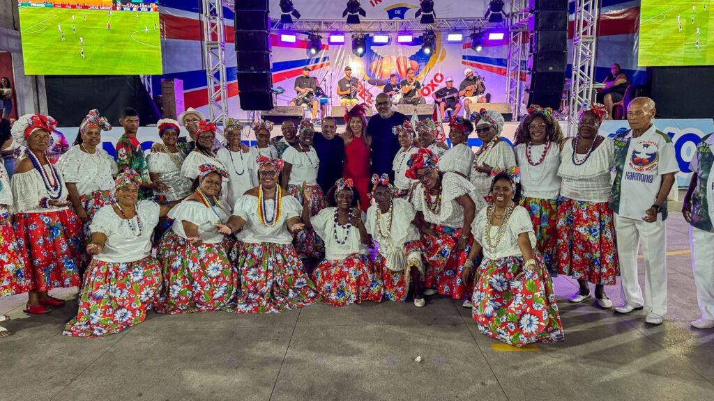 Inocentes de Belford Roxo festeja aniversário coroando a rainha de bateria
