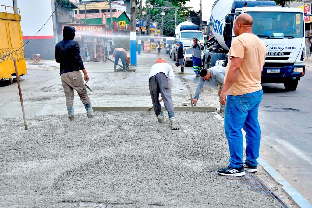 Prefeitura e Governo do Estado realizam obras de urbanização com novas calçadas na Avenida Joaquim da Costa Lima