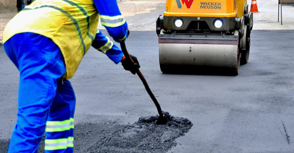 Prefeitura e Governo do Estado realizam obras de colocação de asfalto no Parque dos Ferreiras, Lote XV e Parque Floresta
