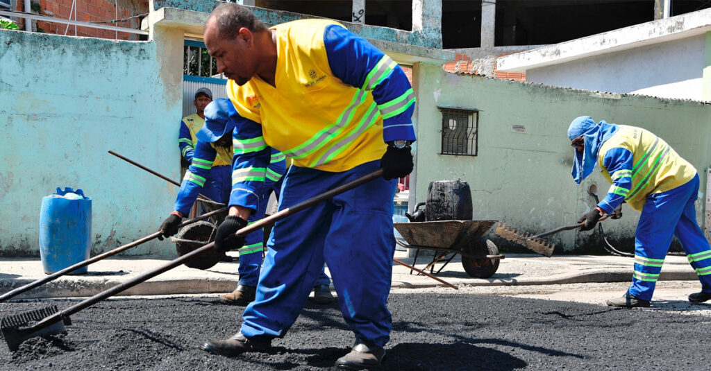 Ruas do Vale do Ipê e Parque São José recebem novo asfalto e Operação Tapa-Buracos no Boa Esperança