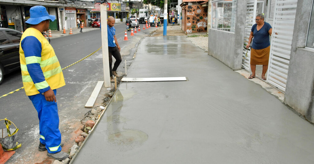 Prefeitura e Governo do Estado constroem calçadas na Avenida Benjamim Pinto Dias e asfaltam Rua Lapênia