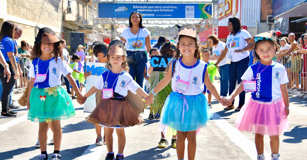 Quinto dia do Desfile Cívico atrai grande público na Semana da Pátria em Nova Aurora