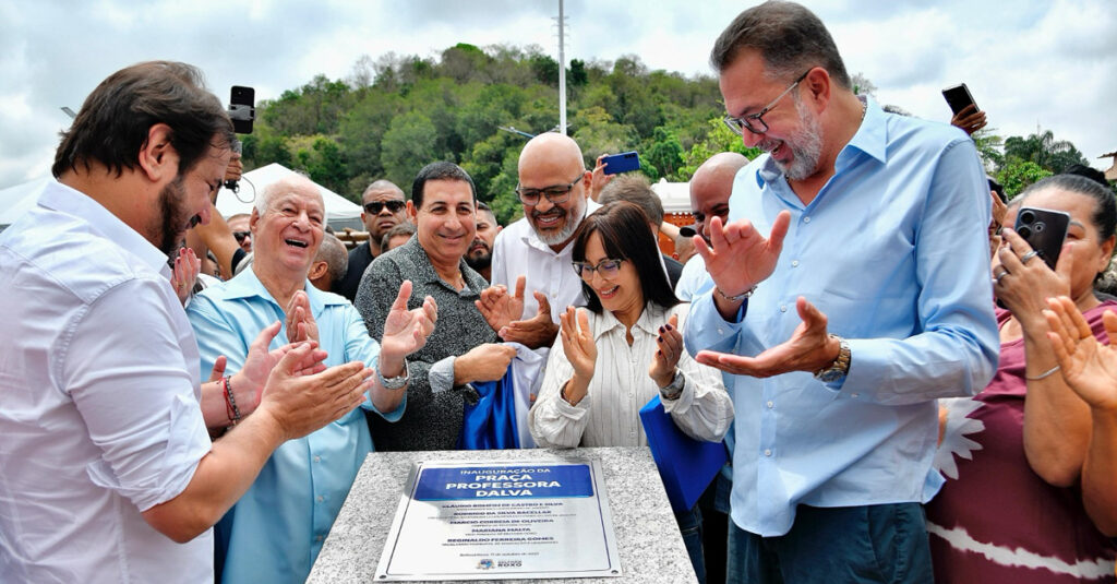 Prefeito Márcio Canella inaugura uma praça e duas creches de tempo integral em Belford Roxo