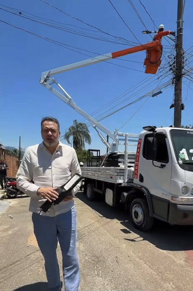 Prefeito Canella anuncia iluminação de Led para o Morro do Castelar e reforma das quadras de esportes