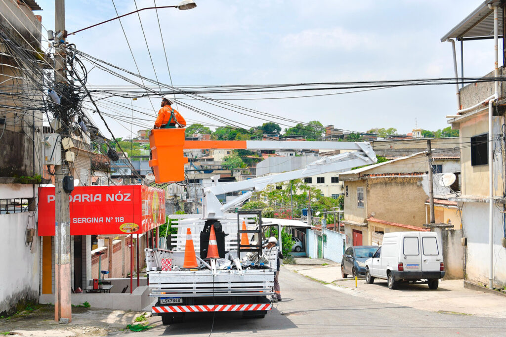 Prefeitura e Governo do Estado realizam obras de recapeamento e colocação de iluminação de Led na Piam e Castelar